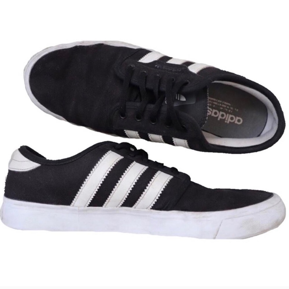 Adidas Classic Black 3 Stripe
Low Top Sneaker